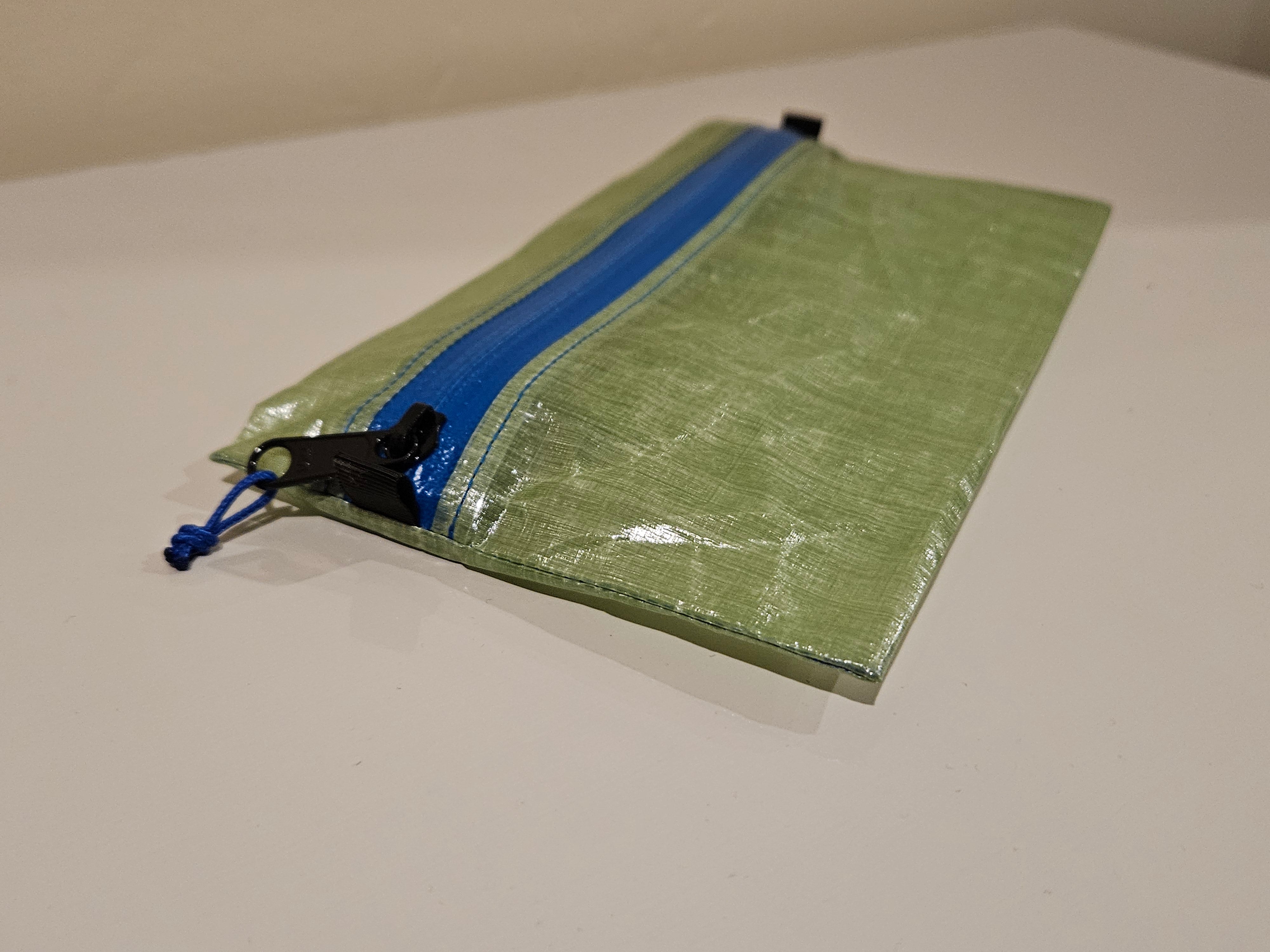 Ultralight Rectangle Zipper Pouches - Green 1.43 oz/yd Dyneema