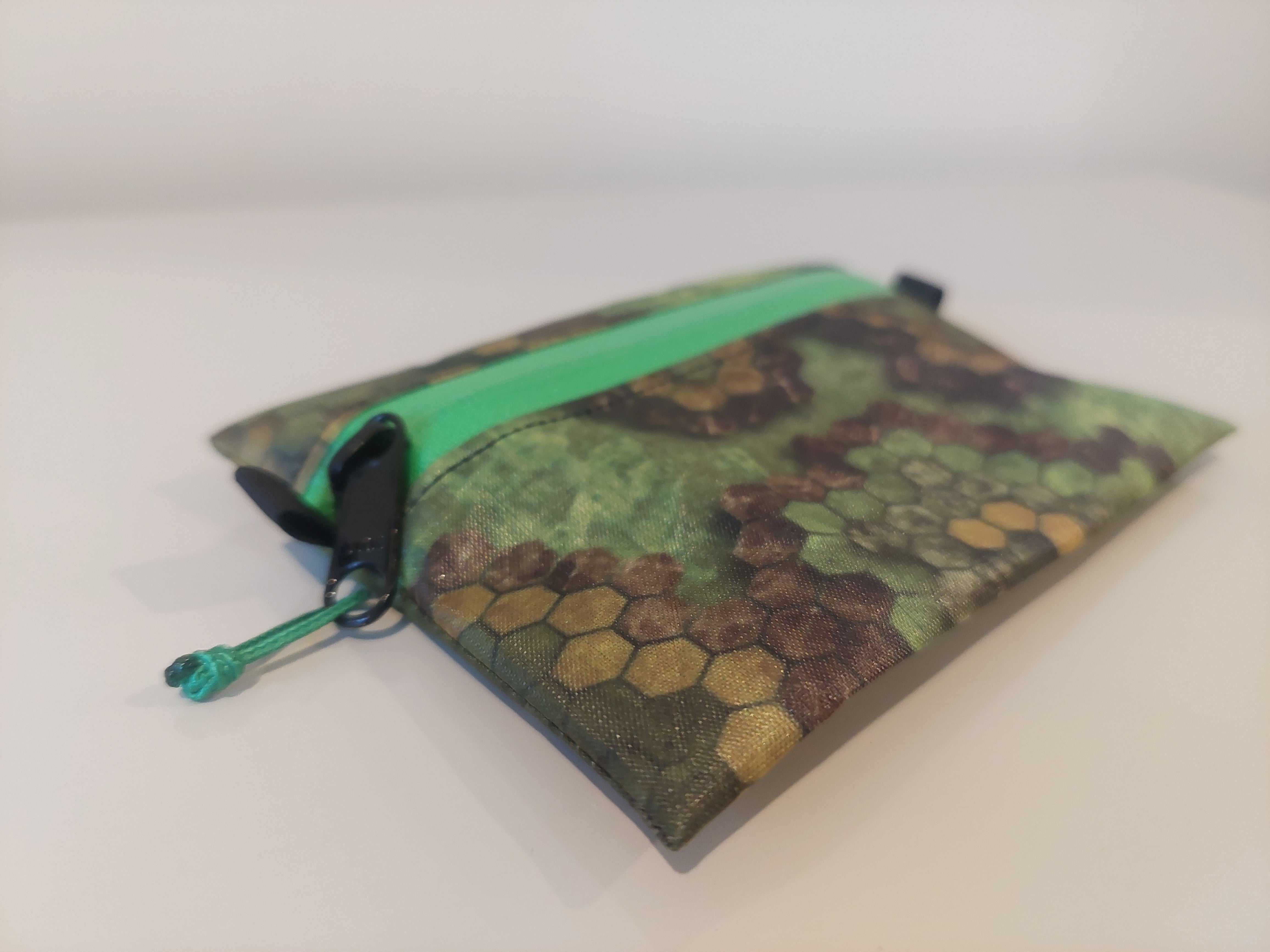 Ultralight Zipper Wallet - Green Hexcam Dyneema