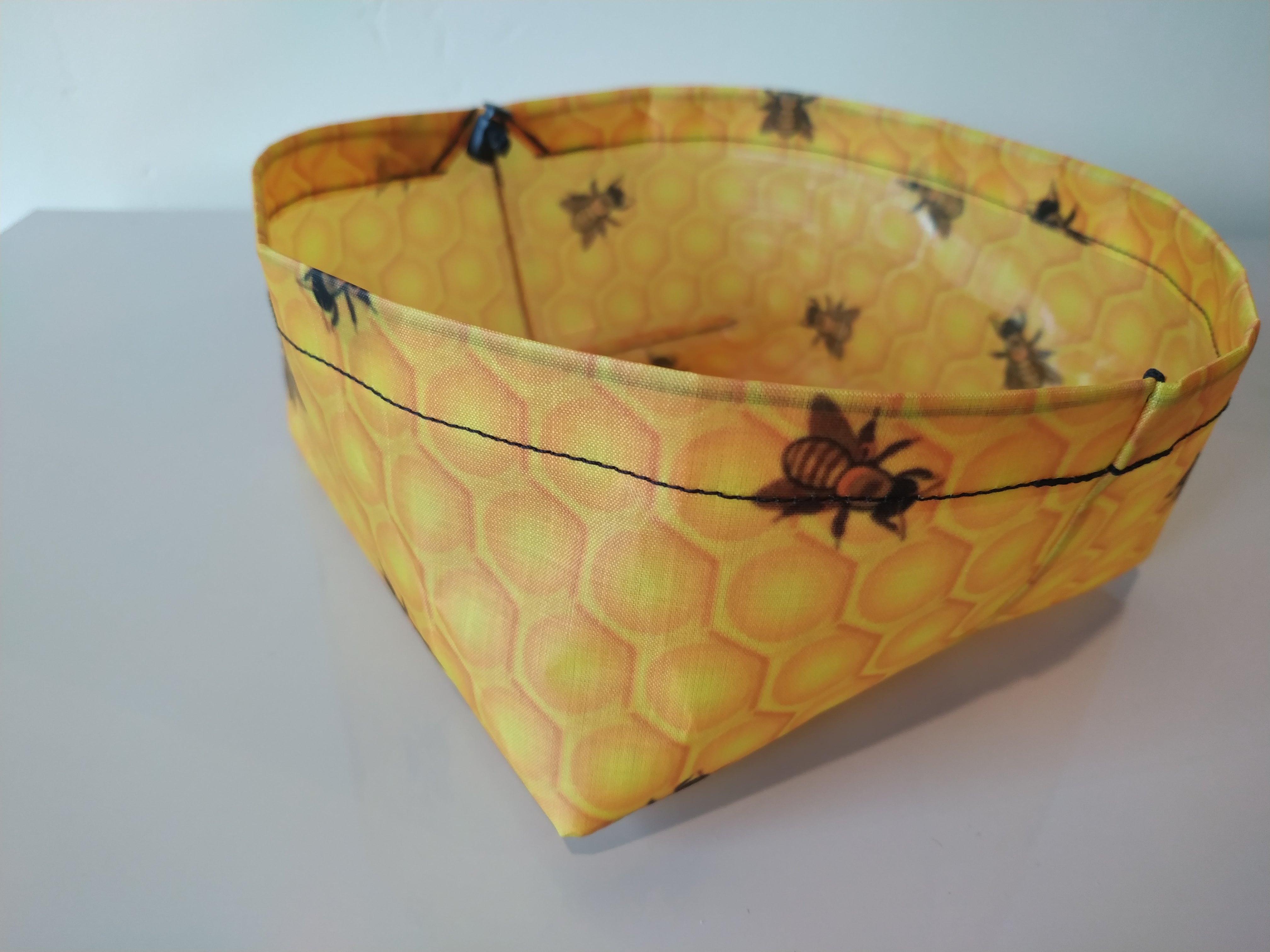 Lightweight Dog Bowl - Honeycomb Dyneema